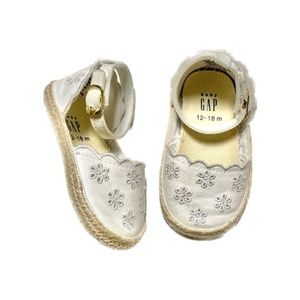 Baby GAP White Eyelet Scallop Lace Espadrilles Sandals Size 12-18M